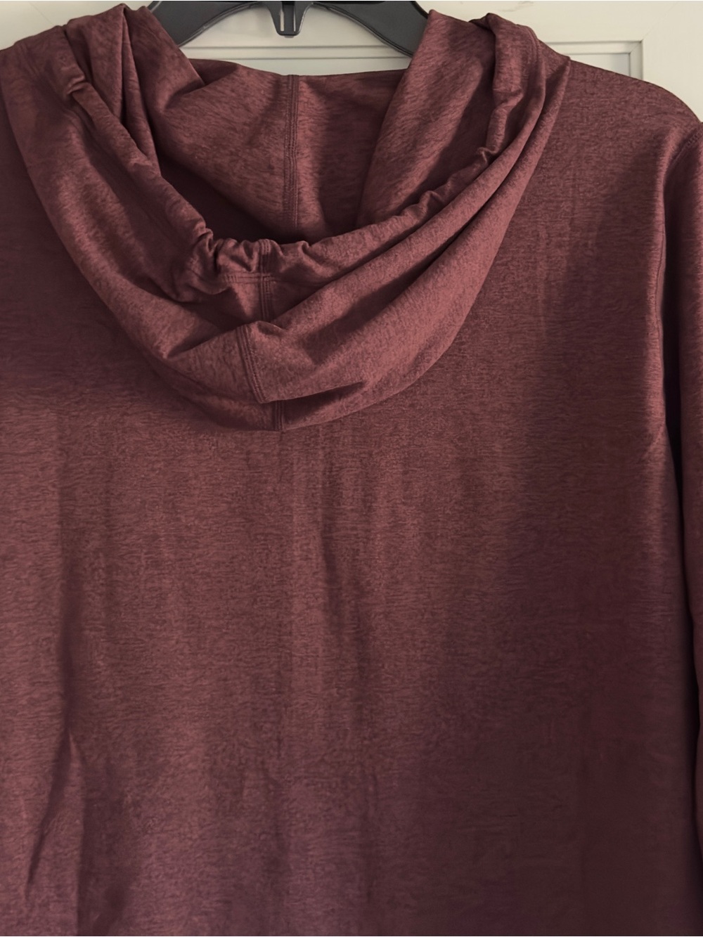 Vuori Halo Performance Hoodie 2.0 in Ruby
Heather Size Medium - Picture 7 of 7